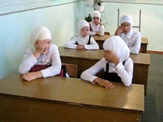 Хиджаб школьниц — нарушение правил или уважение религии?