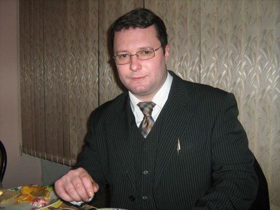 Сын главы администрации Медвежьегорского района выписывал себе премии и продавал школьное имущество