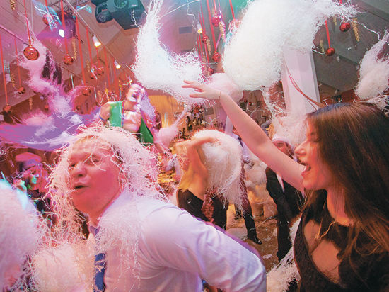 Модная тенденция новогодних праздников-2014 — вечеринки в стиле «Великого Гэтсби»
