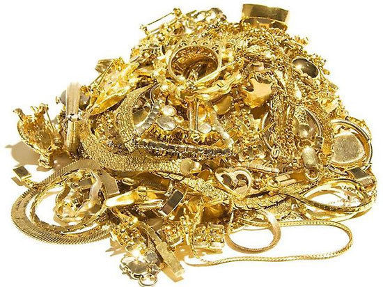В Пласте (Челябинская область) грабитель умудрился вынести из ювелирного салона золотые украшения более чем на 960 тысяч рублей. 