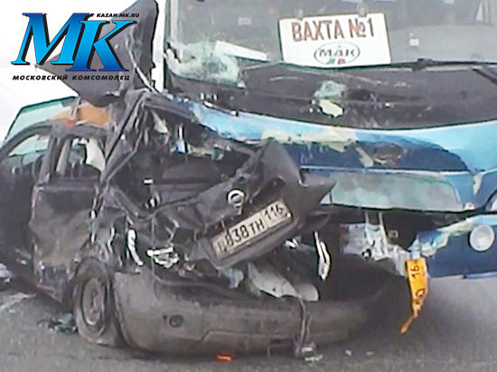 В Татарстане пассажирский автобус протаранил 7 легковушек и один грузовик