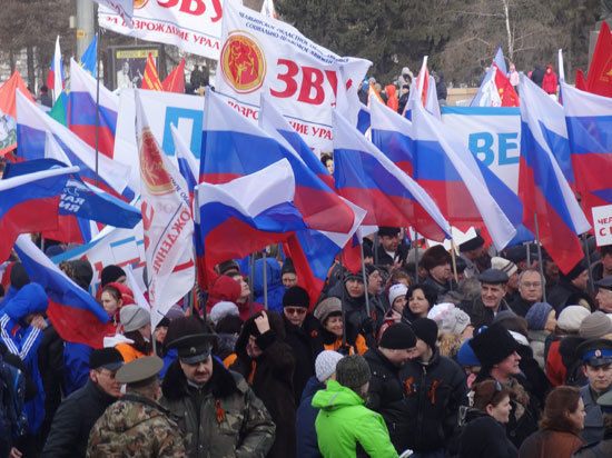 В Челябинске шествие и митинг в поддержку русскоязычного населения Украины собрали более пятнадцати тысяч участников. 