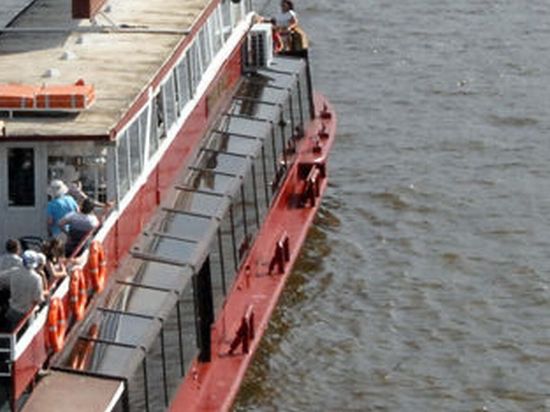 В Южной Корее затонул паром с сотнями школьников, есть погибшие В Южной Корее затонул паром с сотнями школьников, есть погибшие