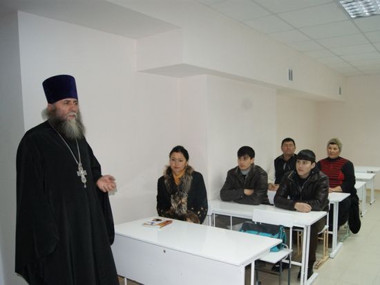 В соборе святителя Николая Чудотворца в Светлограде открылись курсы русского языка для мигрантов 