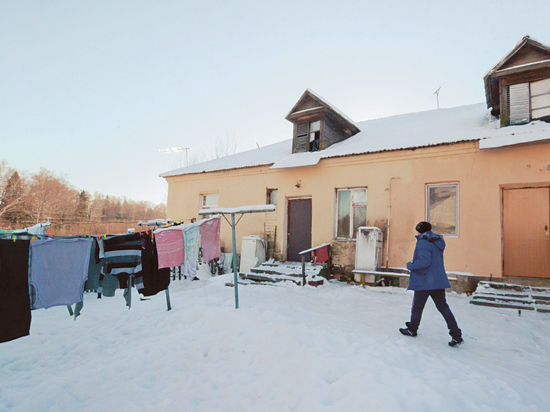 Жители пяти домов в поселке Тучково-7 Рузского района Подмосковья оказались бесхозными. Полсотни семей не могут понять, на чьем балансе стоят их дома