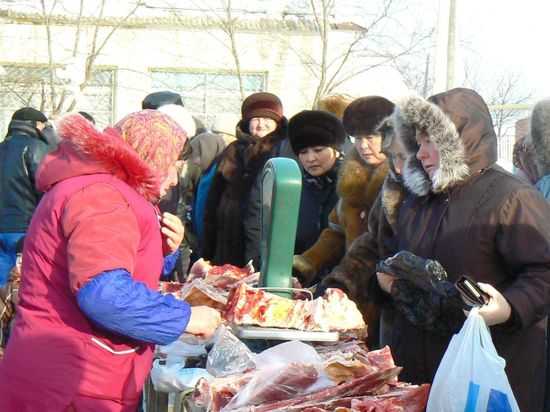 Управление развития потребительского рынка, предпринимательства и туризма мэрии предоставило информацию о мерах по контролю качества продуктов питания, реализуемых на территории города Ярославля. 