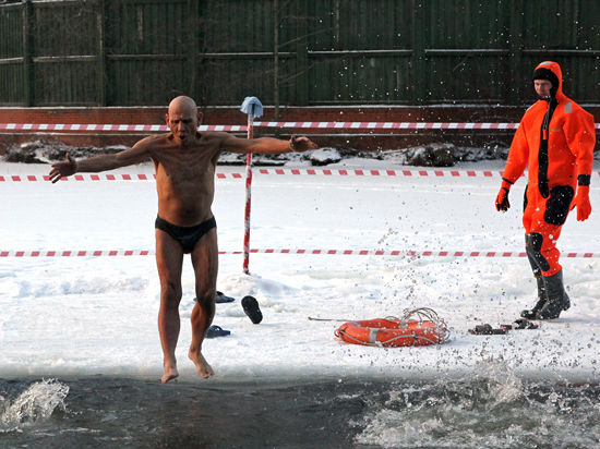 ГУ МЧС по Москве решило пускать людей на лед лишь небольшими группами

