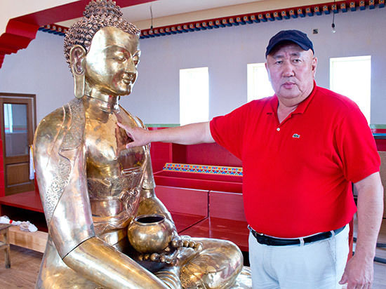 Недавно председателя общины «Ламрим», экс-хамбо-ламу (кенсура) Чой-Доржи Будаева на учениях в Индии принял Далай-лама