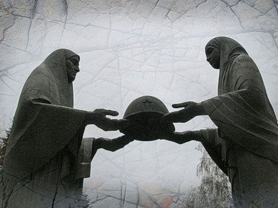 Ко Дню Победы в Челябинской области начали приводить в порядок парки и памятники, мемориальные комплексы и места захоронения участников и ветеранов Великой Отечественной войны. 