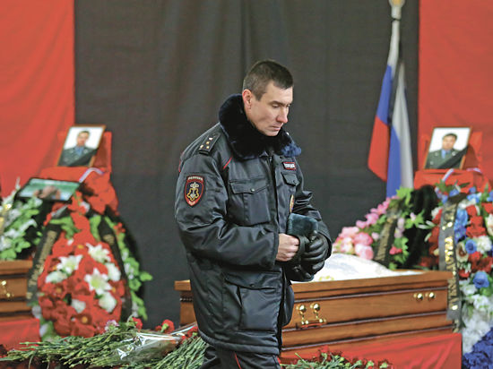 В понедельник Москва простилась с погибшими оперативниками угрозыска Владимиром Шишкиным и Владимиром Борисковым