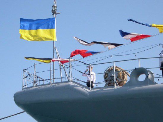 Генпрокуратура страны обвиняет экс-командующего ВМС страны в совершении государственной измены
