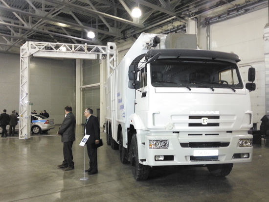 Сотрудники ФСБ вскоре смогут досматривать грузовики прямо на ходу