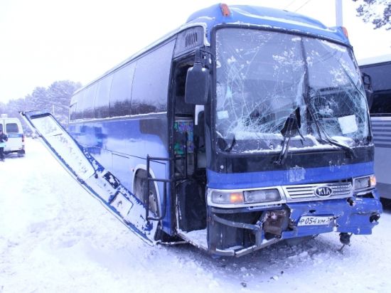 Три человека пострадали при столкновении двух пассажирских автобусов в Ангарске