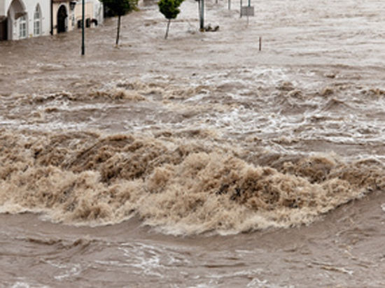 Шесть недель непрерывных дождей привели к неслыханным наводнениям в Великобритании 
