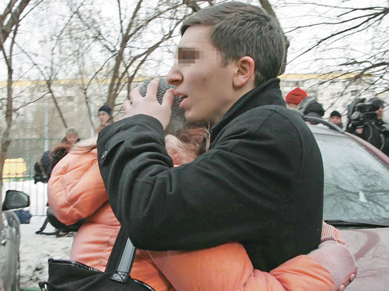 Черный  понедельник в Москве: отпрыск сотрудника cпецслужб ворвался в школу, убил учителя и полицейского и захватил в заложники одноклассников
