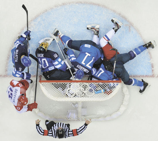 Почему сборная России по хоккею на домашней Олимпиаде проиграла в первом же 
раунде плей-офф
