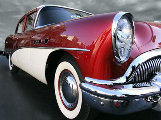 В Мытищинской районной картинной галерее стартовала выставка «Его величество автомобиль»