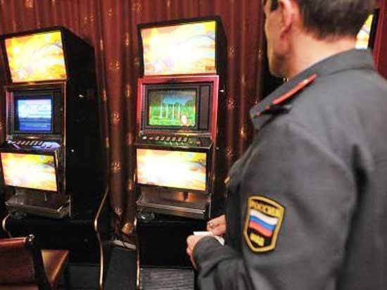 Полицейский попался на азартных играх