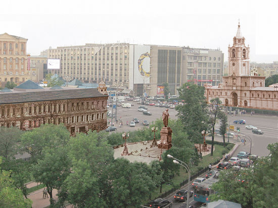 Ученые предлагают вернуть памятник Пушкину на противоположную сторону Тверской улицы, а на его месте воссоздать колокольню Страстного монастыря