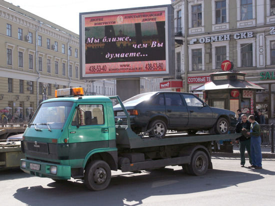 В Петербурге инспекторы ДПС «угоняют» автомобили