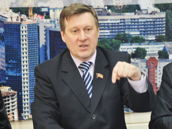 Анатолий Локоть: отставка Юрченко позволит новым критическим взглядом посмотреть на жизнь области