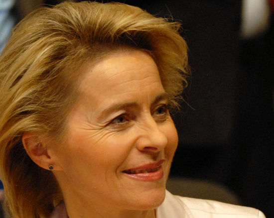 Урсула фон дер Ляйен пригрозила Москве резким ужесточением санкций в случае эскалации конфликта вокруг Украины