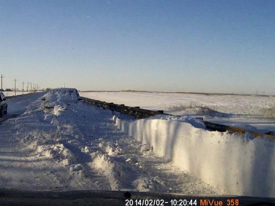 На Ростовских трассах мародеры разворовывают брошенные в снегу машины