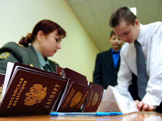 Для получения российского гражданства обратитесь в посольство России на Украине.