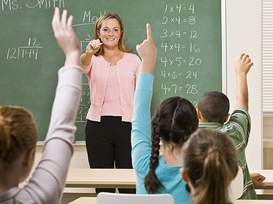 Зачем неурочное время преподавателю проводить в классах?