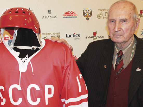 15 декабря выдающемуся советскому хоккеисту и футболисту Виктору Шувалову исполнится 90 лет