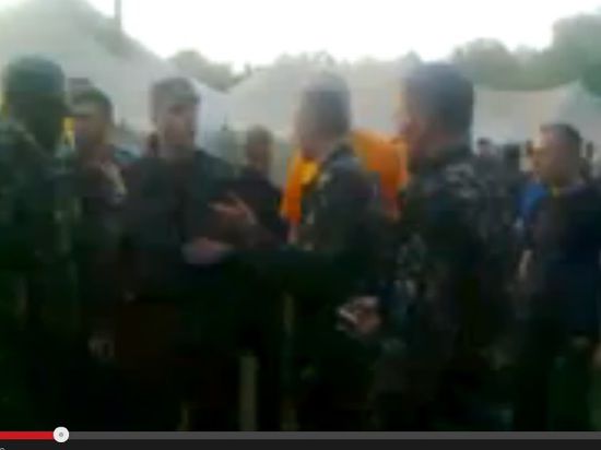 Накануне в Сеть попало видео: резервисты в гражданском ругаются с военными из-за условий проживания. Слышны выстрелы