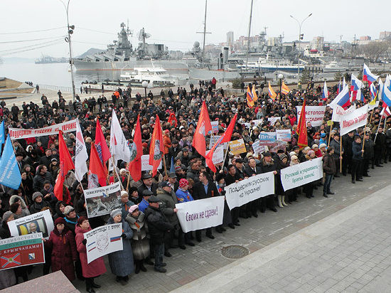 В митинге поддержки братского народа Украины на Корабельной набережной Владивостока приняли участие более шести тысяч приморцев