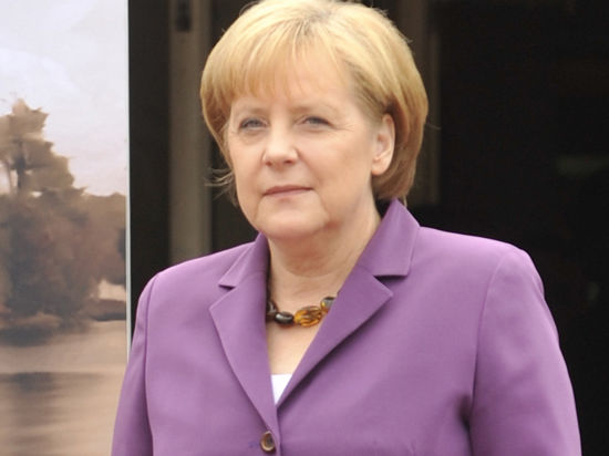 А Ангела Меркель пообещала Москве «политическое и экономическое возмездие от объединенной Европы»

