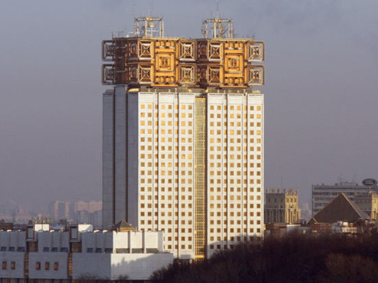 А вот само здание на Ленинском, 32 в любом случае останется за академиками, так как это «подарок советского народа ученым»