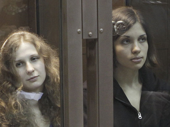 Надежда Толоконникова: «Два мордоворота с испитыми лицами схватили Машу за волосы, развернули голову и выдавили в лицо шприц»

