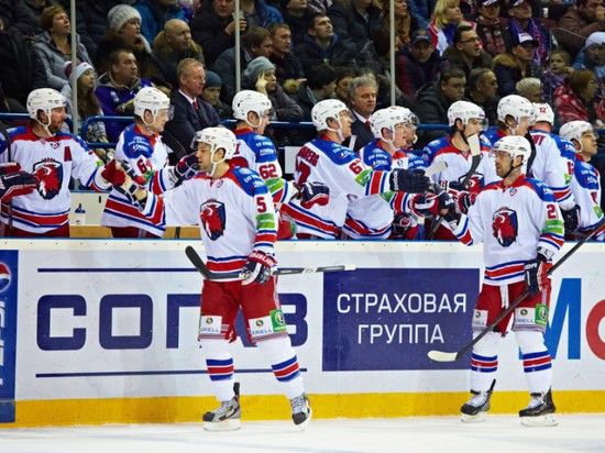 В первом матче финальной серии КХЛ магнитогорский «Металлург» в родных стенах уступил пражскому «Льву» 0:3