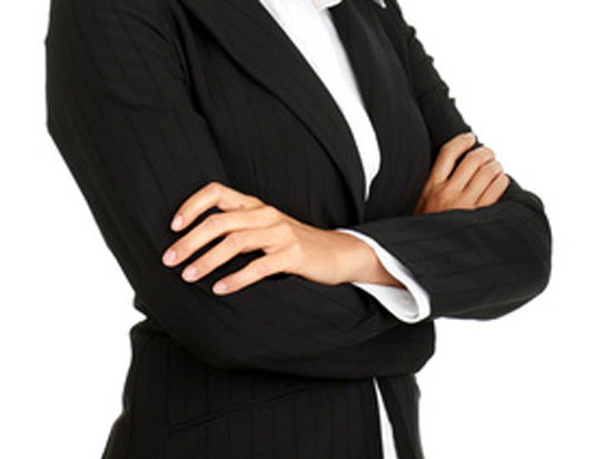 Женщин–дипломатов в будущем году оденут в строгие черные пиджаки из шерсти с золотым шитьем и белые лайковые перчатки