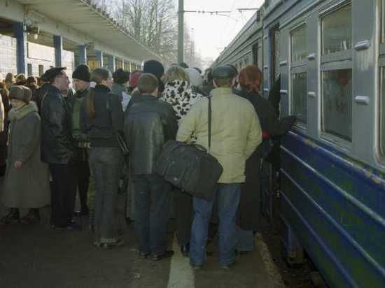 Пройти бесплатно через турникеты на платформы вокзалов в Москве смогут люди, которые провожают своих родных и близких на пригородные поезда