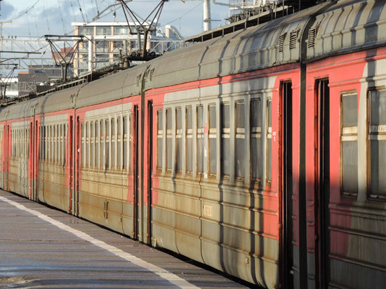 В спор между пассажиром электрички и турникетом на Ленинградском вокзале была вынуждена вмешаться Северная транспортная прокуратура