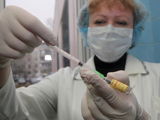 Столичные медики призывают людей не отказываться от прививок
