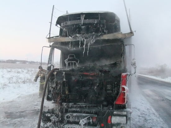 Автовоз с семью машинами сгорел под Кстово