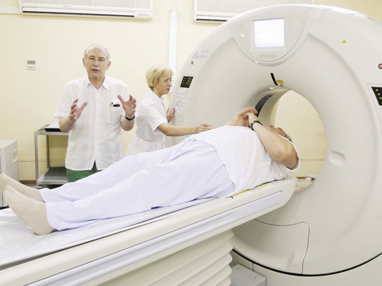 Больницы и поликлиники могут лишить возможности покупать ряд зарубежных изделий — от шприцов до томографов