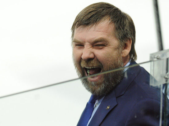 Главным тренером мужской сборной России по хоккею стал Олег Знарок. 