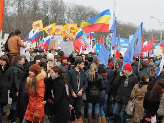 В Ростове-на-Дону завершился митинг в поддержку Крыма и востока Украины