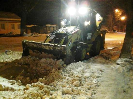 Большое количество осадков, выпавших в виде снега за последнюю неделю, стало серьезной проблемой для города и горожан.