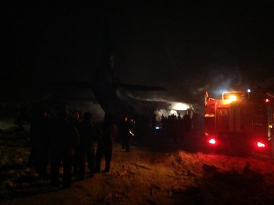 Возбуждено уголовное дело по факту падения грузового самолета АН-12 под Иркутском 