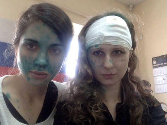 Девушки из «Pussy Riot», которых в Нижнем Новгороде облили зеленкой, уверены, акцию организовали местные борцы с экстремизмом