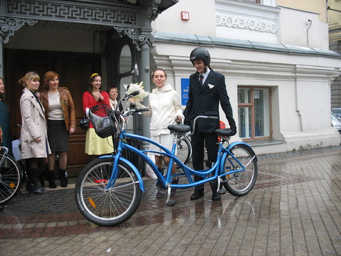 В столице состоялась велосипедная свадьба