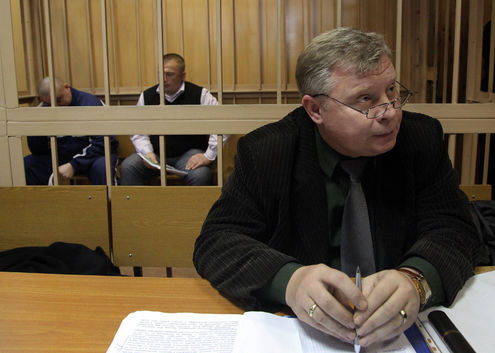  Полицейские Владимир Черезов и  Юрий Луньков на первом слушании в Никулинском суде 