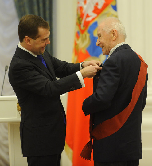 Медведев наградил деятелей культуры и спорта